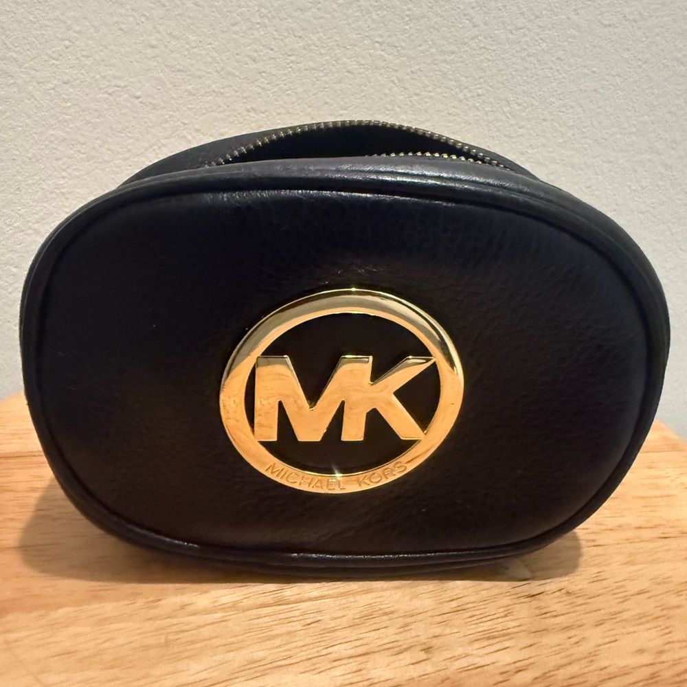 Michael Kors Black Leather Logo Pouch – Like New